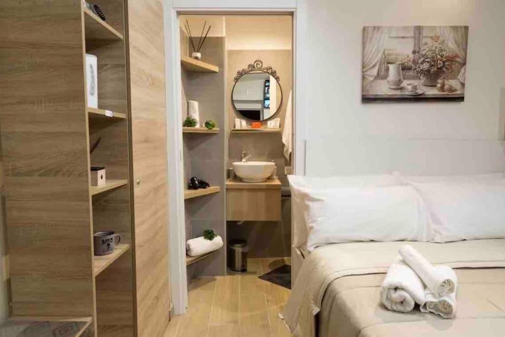 Casina In Centro Storico Apartment Naples Luaran gambar
